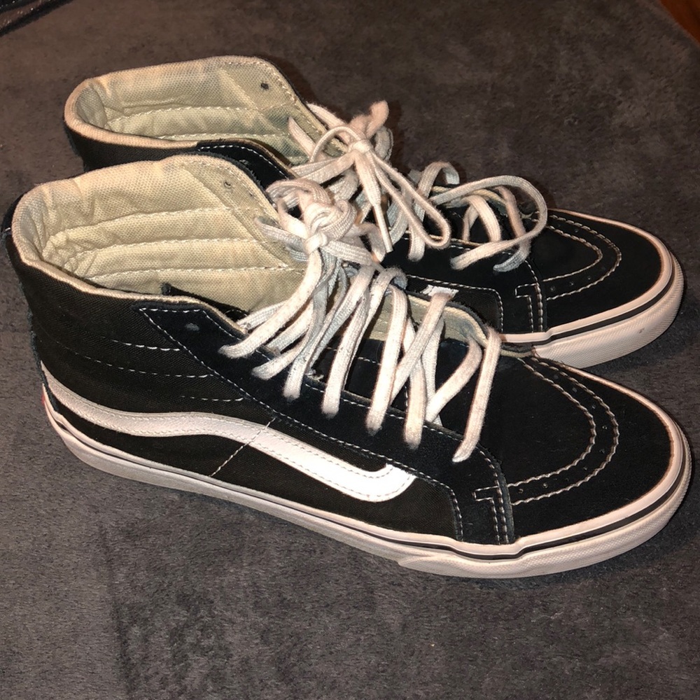 Black Sk8-Hi Vans